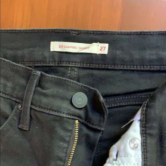Black Levi size 27 jeans - Picture 2 of 3